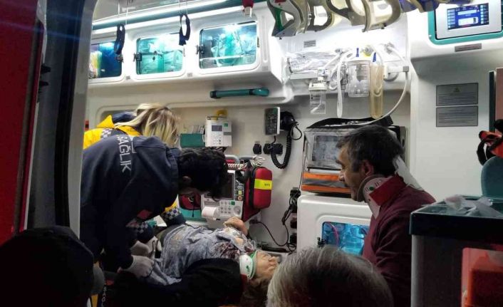 Otomobil köprüden dereye uçtu: 2 yaralı