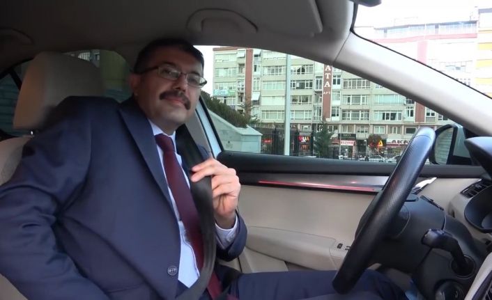 (ÖZEL) Kütahya protokolü direksiyon başına geçti, "Bir hareketine bakar hayat" dedi