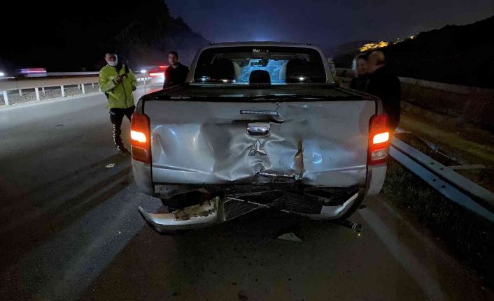 Park halindeki araca çarpan motokurye ağır yaralandı