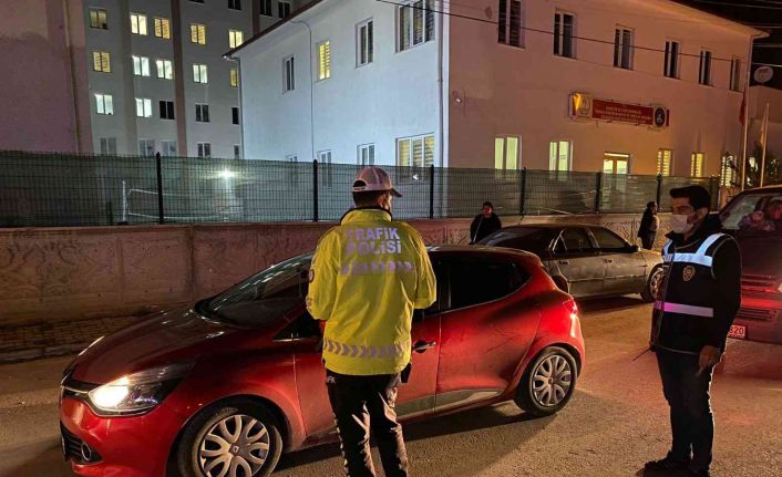 Polis ekipleri gece gündüz huzur ve güvenliğin sağlanması için denetim yapıyor