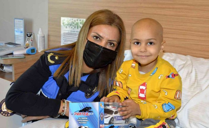 Polis lösemili çocukları unutmadı