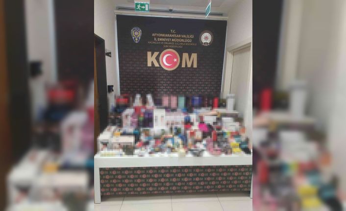 Polisten gümrük kaçağı ürün satan sex shop dükkanına baskın