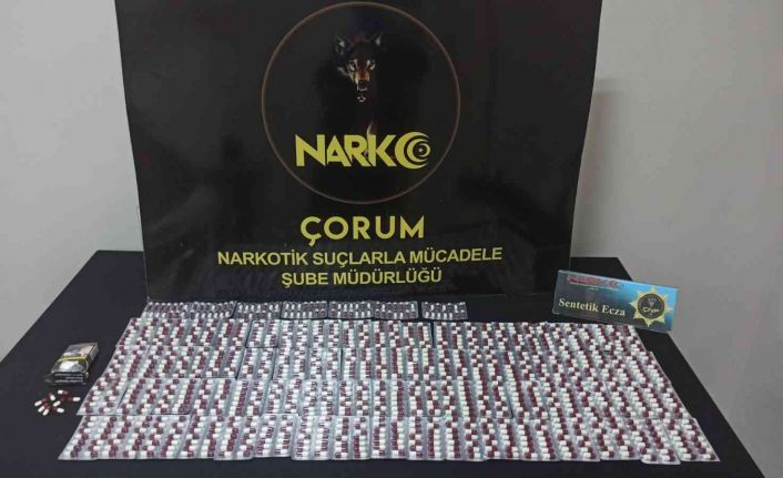 Polisten kaçan araçtan yüzlerce uyuşturucu hap çıktı