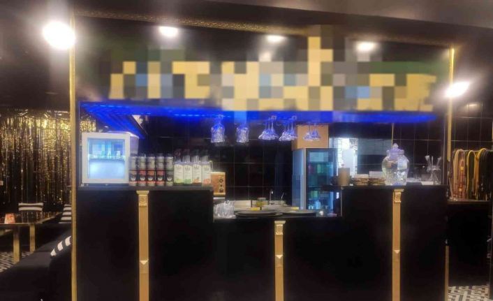 Polisten kumarhane ve nargile servisi yapan ruhsatsız iş yerine baskın