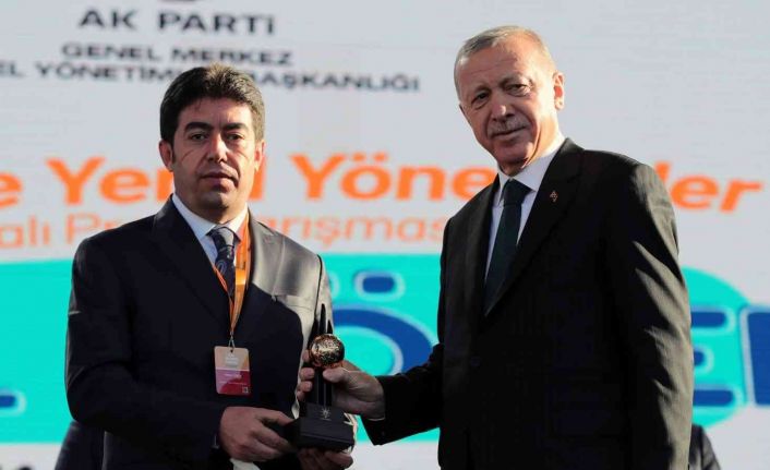 ’Rekortmen’ Başkan, Cumhurbaşkanı Erdoğan’dan ödül aldı