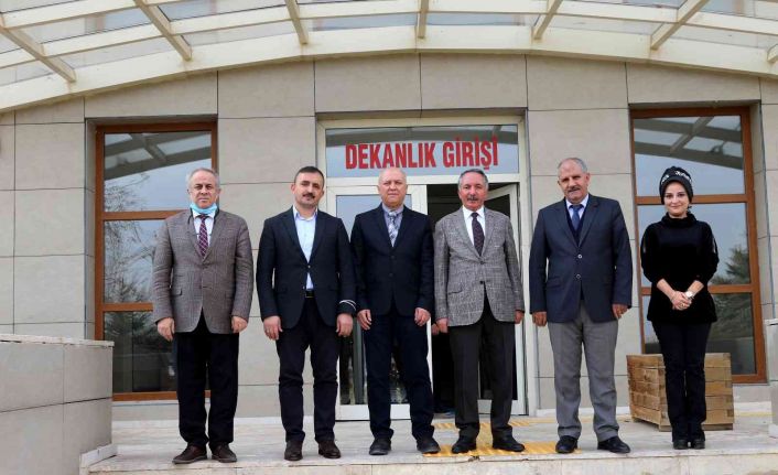 Rektör Prof. Dr. Karabulut’tan İİBF Dekanı Prof. Dr. Kızgın ile KARMER Müdiresi Doç. Dr. Işık’a hayırlı olsun ziyaretinde bulundu