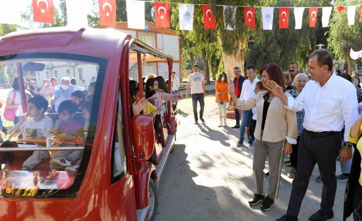 Seçer, Tarsus Gençlik Kampında ’Halk Günü’ etkinliğine katıldı