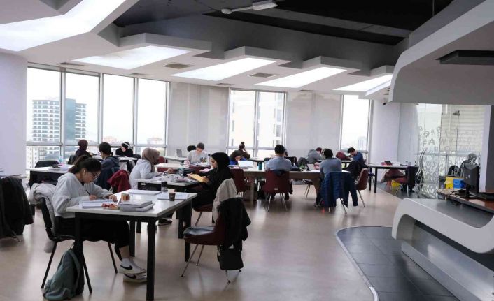 Senih Tongsir Kütüphanesi üniversite öğrencilerine ve kitap tutkunlarına hizmet veriyor