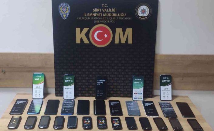 Siirt’te piyasa değeri 60 bin 250 lira olan kaçak cep telefonu ele geçirildi