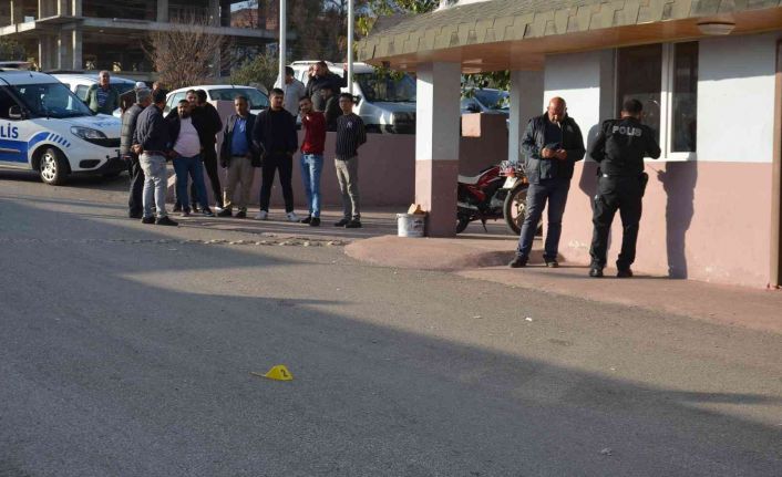 Silahlı kavgada arkadaşını yaraladı