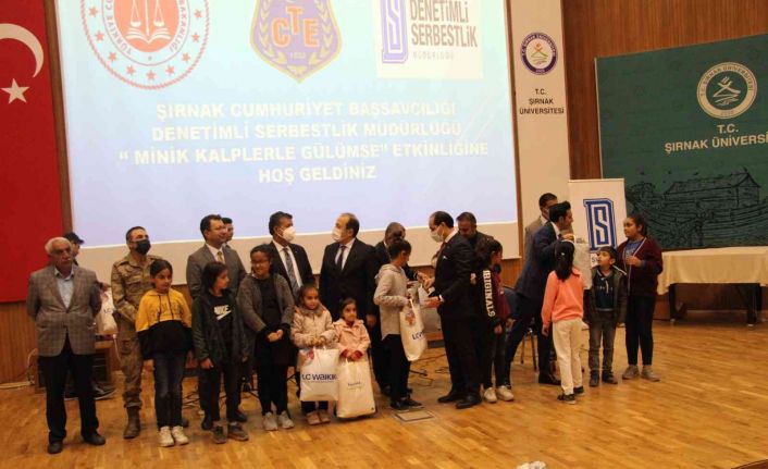 Şırnak’ta yükümlülerin çocuklarına giysi yardımı yapıldı