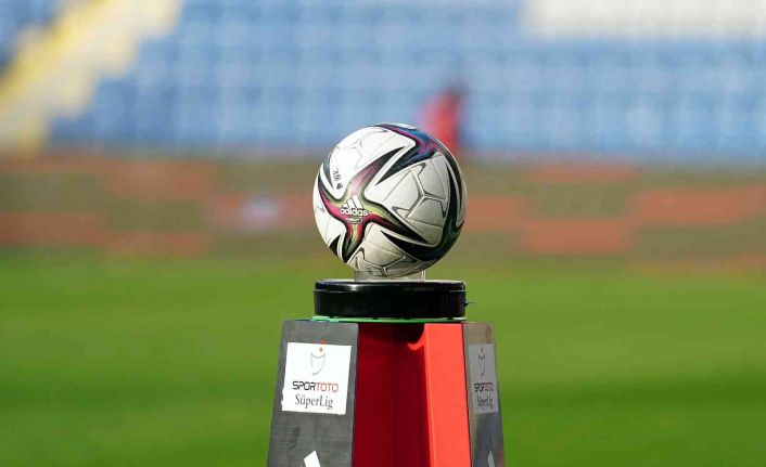 Spor Toto Süper Lig: M. Başakşehir: 2 - DG Sivasspor: 0 (Maç devam ediyor)