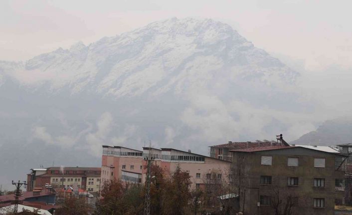 Sümbül Dağı beyaza büründü