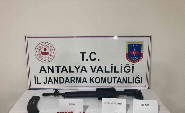 Şüphe üzerine durdurulan araçta uyuşturucu madde ele geçirildi