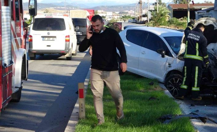 Takla atan otomobilden çıkıp kazaya sebep olduğunu düşündüğü aracın önünü kesti