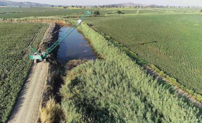 Tarım arazilerinin taşkınlardan korunması amacıyla Aydın’da kazı çalışmaları aralıksız devam ediyor
