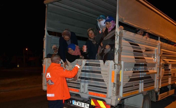 Tarım işçileri güne, belediyenin ikramı sıcak çorbayla başlıyor