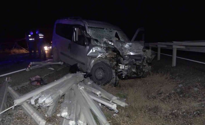 Tıra arkadan çarptı, metrelerce takla attı: 1 ölü, 1 ağır yaralı