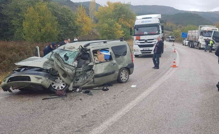 Tokat’ta tır ile hafif ticari araç çarpıştı: 1 ölü, 1 yaralı