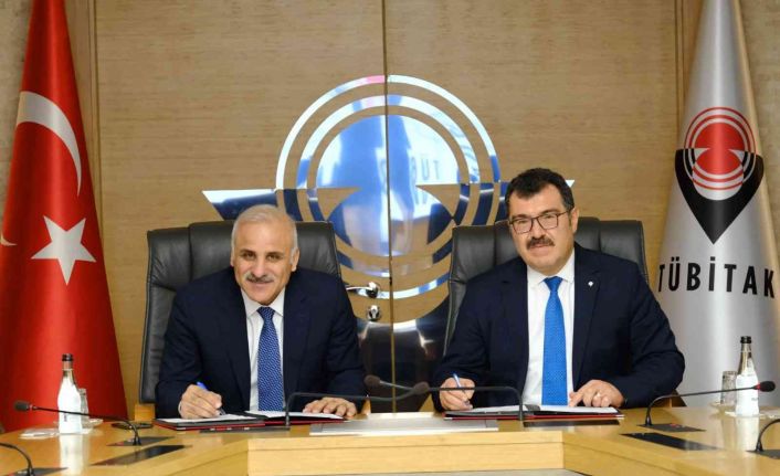 Trabzon’da yapılacak ’Özdemir Bayraktar Planetaryum ve Bilim Merkezi’ için imzalar atıldı
