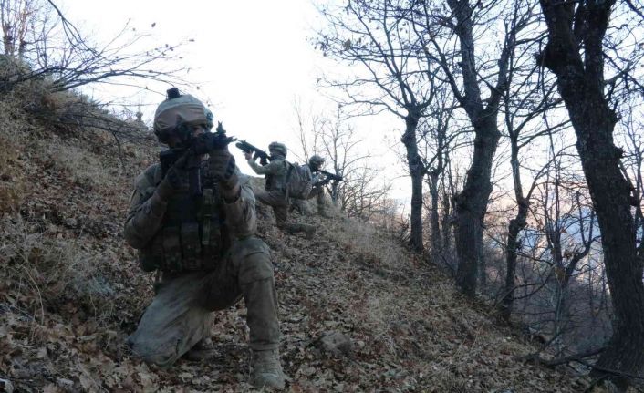 Tunceli’de aralarında kadın astsubayların da bulundu bin 60 personelle Eren Kış-6 operasyonu başlatıldı