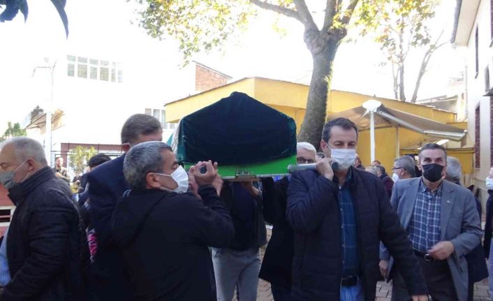 Türkiye’nin en yaşlı atletizmcilerinden 93 yaşındaki Kasım Kavuştu son yolculuğuna uğurlandı