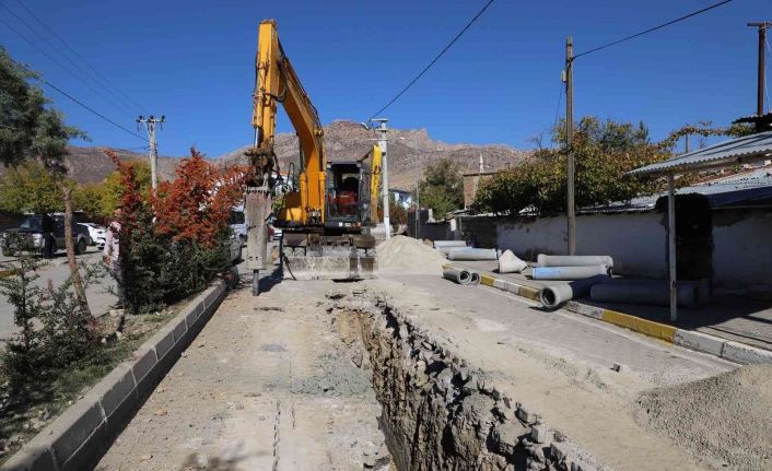 Tutşi, 9 bin 19 nüfus ve 2 bin 596 hanenin yararlanacağı projeyi denetledi