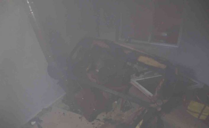 Tutuşturucu jel ile sobayı yakmak isterken evi yaktı