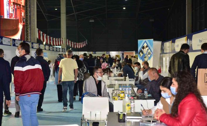 ’Tuzla İstihdam Fuarı’nın ilk gününde 2 bin 700 vatandaş iş başvurusunda bulundu