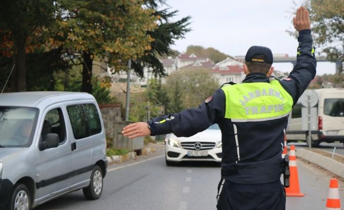Ülke genelindeki “Türkiye Güven Huzur” uygulamasında aranan bin 111 kişi yakalandı