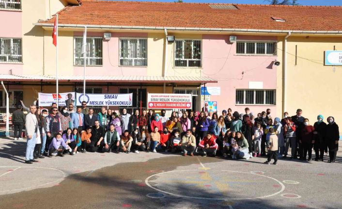 Üniversiteli gençler özel eğitimli çocukların gönlüne dokundu