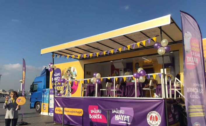 Üsküdar’da ‘Sağlıklı Böbrek Sağlıklı Hayat’ tırında hızlı idrar ve kan testi