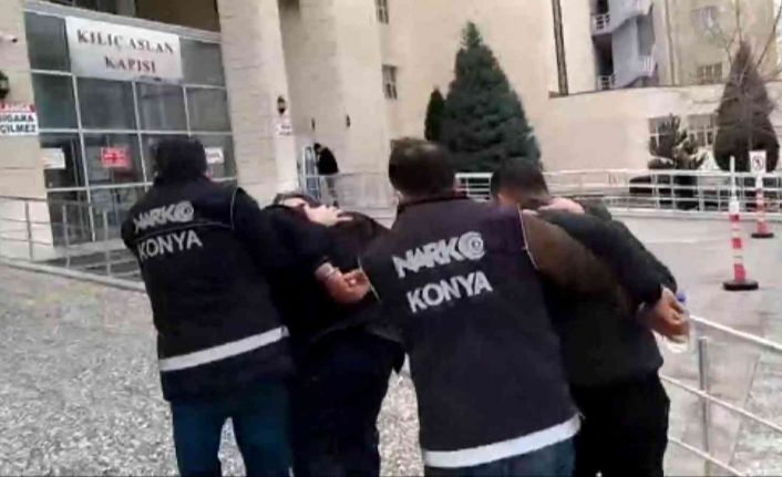 Uyuşturucuyu toprağa gömdüler polisten kaçamadılar
