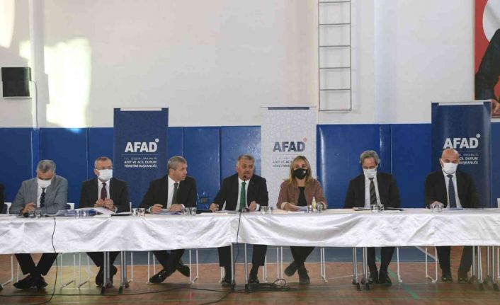 Vali’den muhtarlara "İhtiyaç sahibi olup da devletin yardımına ihtiyacı olan vatandaşları bildirin" talimatı