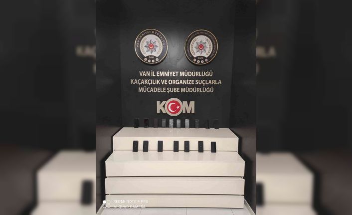 Van’da kaçak cep telefonu ve ilaç ile sahte para ele geçirildi