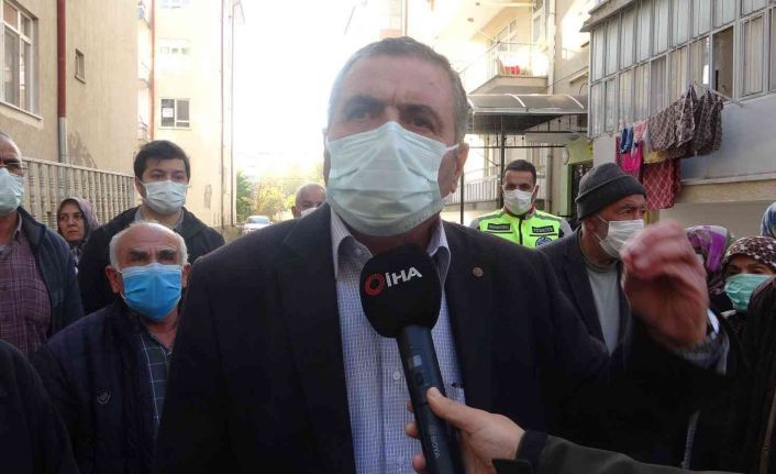 Vatandaşlar rızaları olmadan yıkıma başlayan firmaya tepki gösterdi