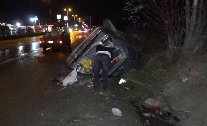Yağmur nedeniyle kayganlaşan yolda otomobil takla attı: 1’i çocuk, 3 yaralı