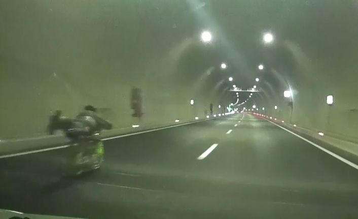 Yatarak kullandığı motosikleti trafikten men edildi