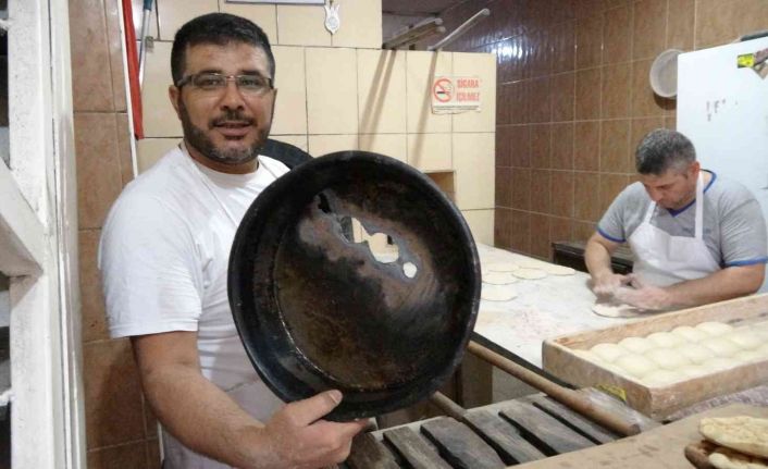 Yemek tavasını, fırın kapalı olunca enerji panosuna bıraktı, pano bomba gibi patladı
