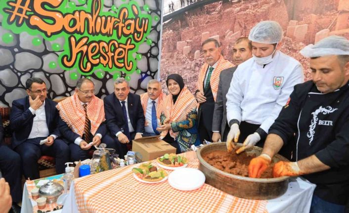 Yerel Yönetimler Başkanı Özhaseki Şanlıurfa standında