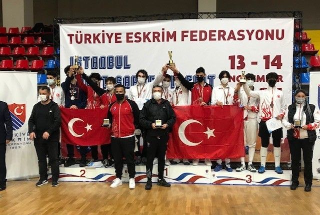 Yıldız eskrimciler fırtına gibi