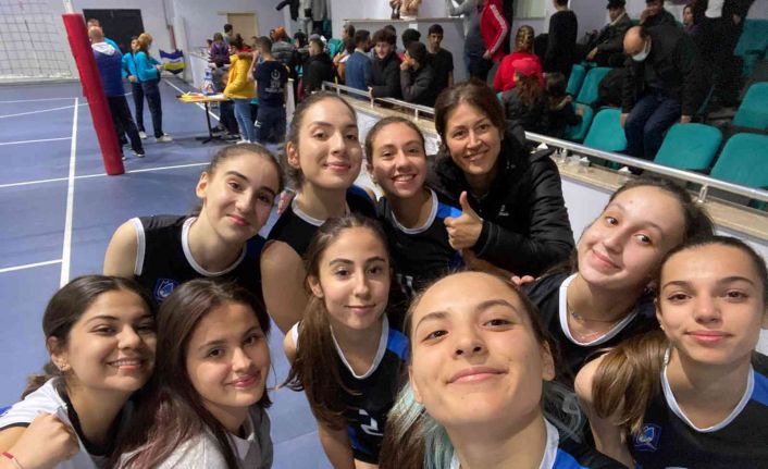 Yunusemre Belediyespor, Soma’da set vermeden kazandı