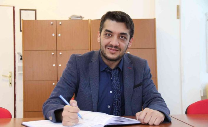 Yüzde 65 bedensel engelli sınıf öğretmeni 13 yıldır sevgiyle öğrenci yetiştiriyor