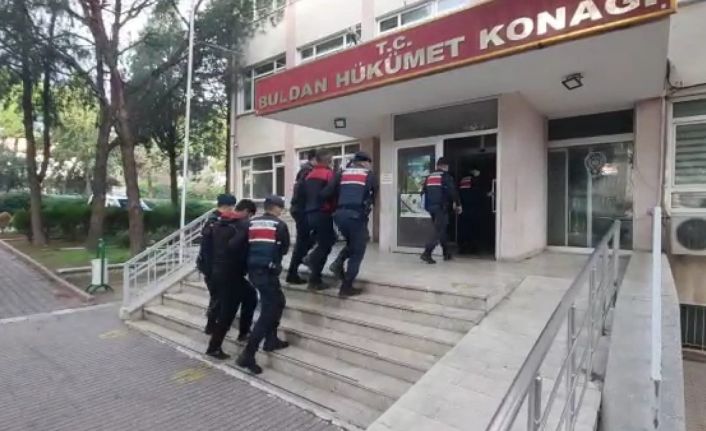 150 kişiyi 2 ay boyunca telefon ve internetsiz bırakan kablo hırsızları tutuklandı