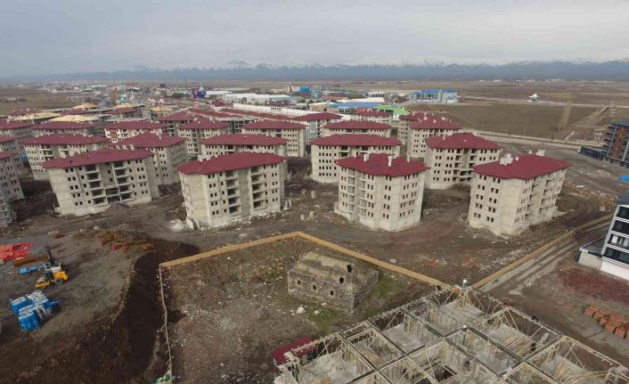 231 yıllık kilisenin sahibi inat edince tarihi mekan konutların ortasında harabe halde kaldı