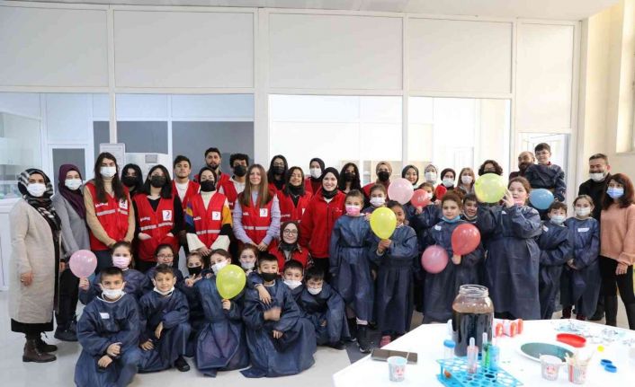3 gün boyunca hem eğlendiler, hem de bilimsel çalışmalara tanık oldular