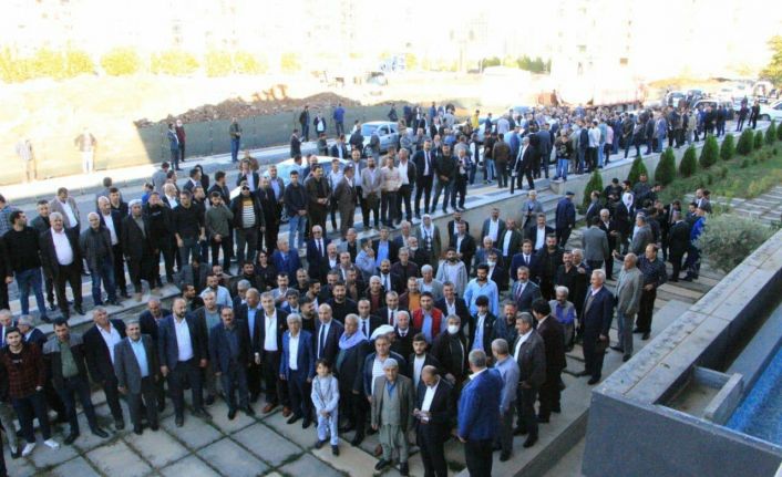 55 bine yakın üyesi bulunan aşiret, Diyarbakır’da 100’e yakın aileyi barıştırdı