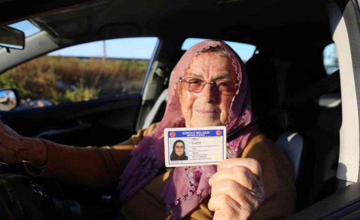 88 yaşındaki Artvinli Emine nine usta şoförlere taş çıkartıyor