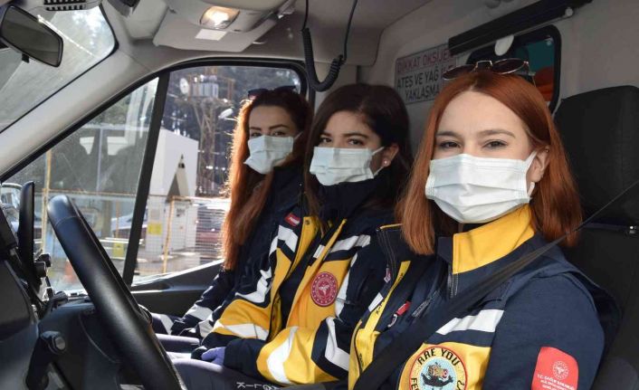 Acil tıp teknisyeni kadınlar saniyelerle yarışarak can kurtarıyor