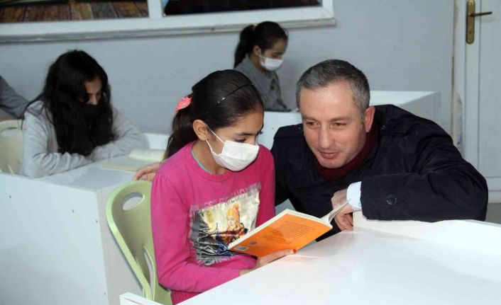 Ağrı Milli Eğitim Müdürü Kökrek, il merkezindeki okulları ziyaret etti